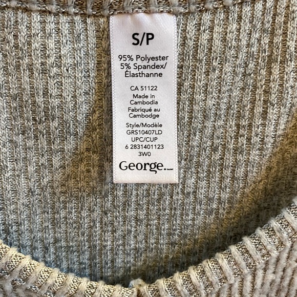 Small sized tank top - Picture 2 of 3